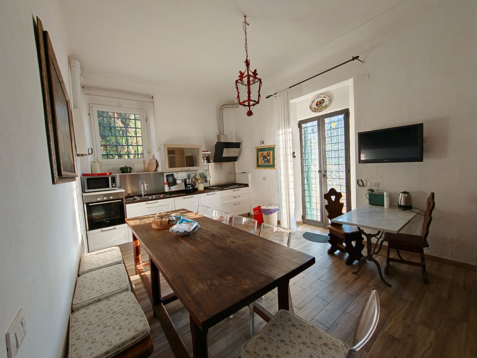 Kitchen and breakfast nook